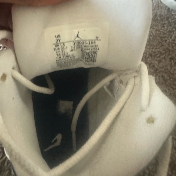 Used Jordan Kids Sneakers - White and Gray - Picture 5 of 5